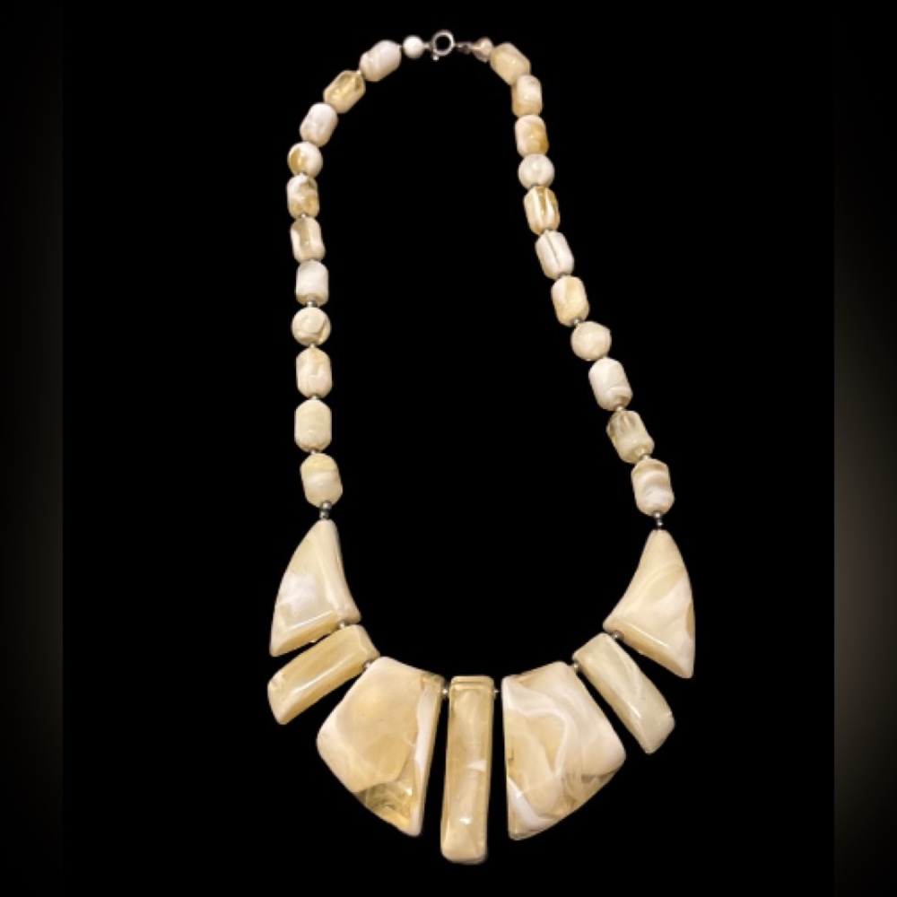 Elegant Butterscotch BALTIC AMBER Polished Cream Necklace